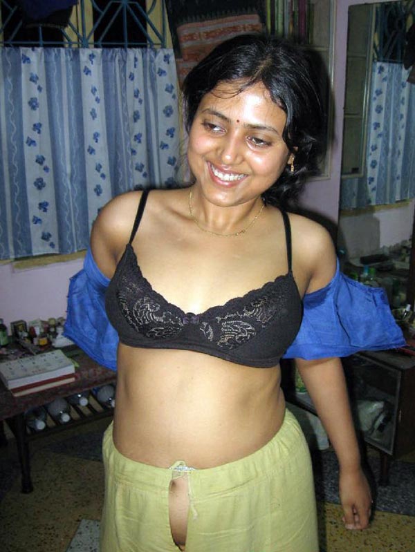 Desi toples babe in petticoat, dad fucks daughters pussu
