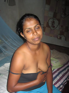 Dark Indian Babe Giving Blowjob To Lover