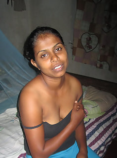 Dark Indian Babe Giving Blowjob To Lover