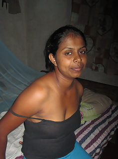 Dark Indian Babe Giving Blowjob To Lover