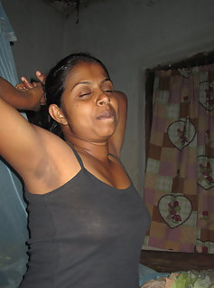 Dark Indian Babe Giving Blowjob To Lover