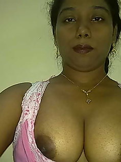 Hot Indian Dusky Aunty Asset Show