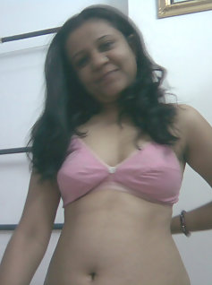 Hot Indian Punjabi Kudi Showing Boobs