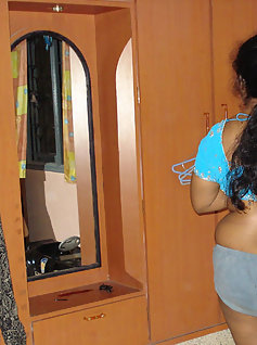 Busty Indian Aunty Nude Bath Pics Leaked