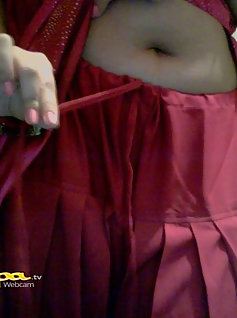 Pakistani Babe Fauzia Showing Panty To Lover