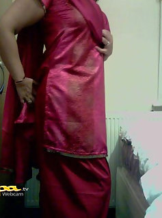 Pakistani Babe Fauzia Showing Panty To Lover