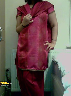 Pakistani Babe Fauzia Showing Panty To Lover