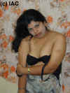 indianwife09.jpg (117106 bytes)