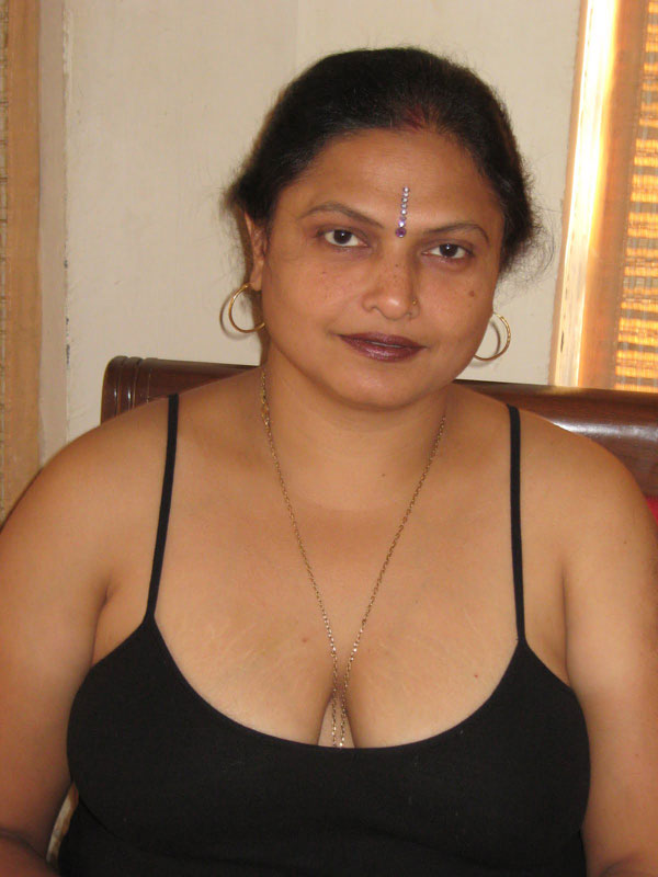 600px x 800px - DesiPapa - Bonus Babe Of The Month September 2011 - Shakuntala